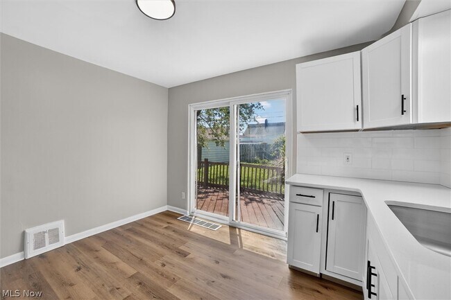 Building Photo - 13776 Shady Oak Blvd