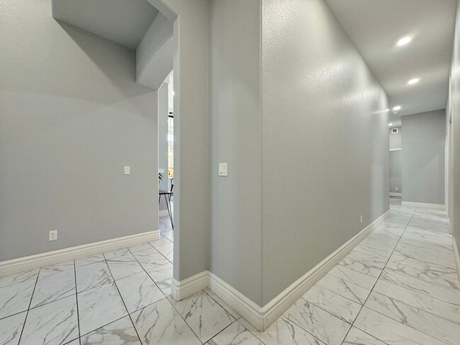 Building Photo - 14701 Tierra Mirage Ave