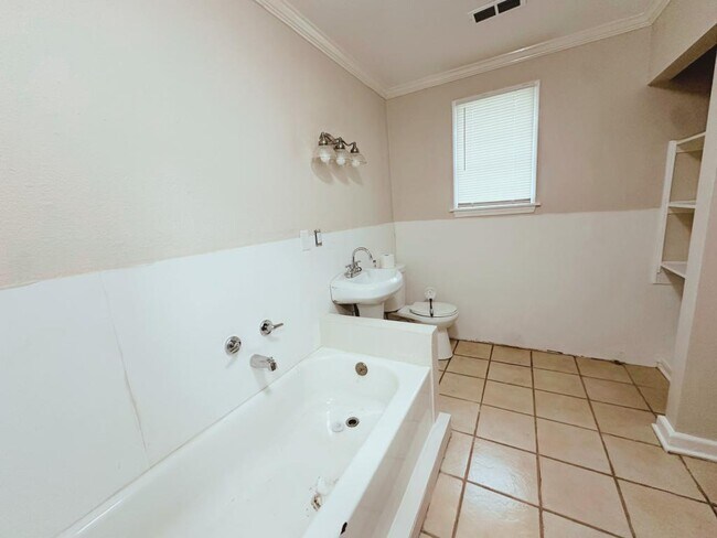 Building Photo - 29223 AR-84