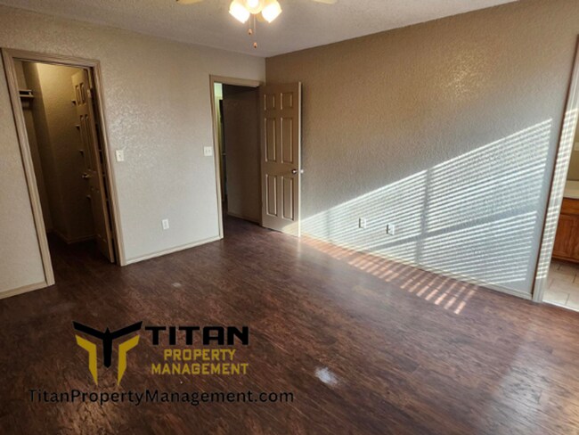 Building Photo - 3b/2b House