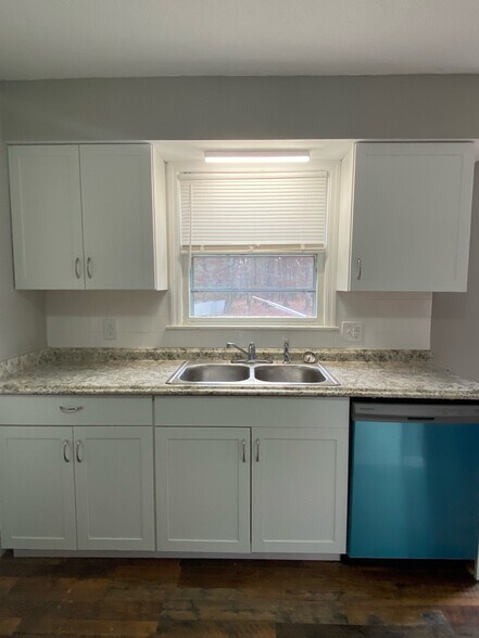 Building Photo - 106 Aldrin St