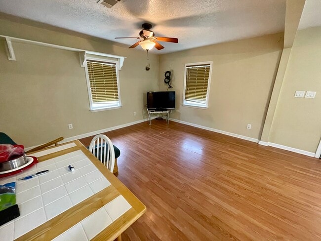 Building Photo - 800 Grigsby Ave