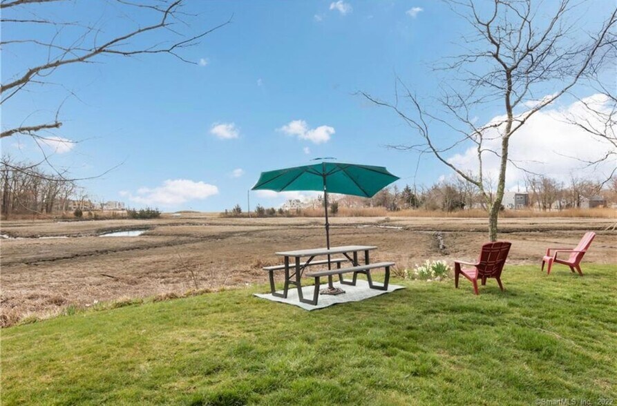 Building Photo - 18 Thompson Ln