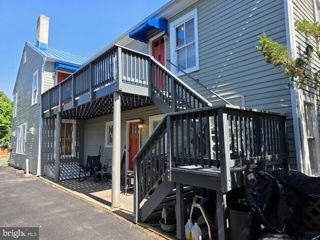 Building Photo - 1408 Caroline St
