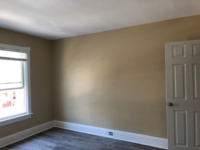 Building Photo - Fantastic 2 Bedroom/2 Bath Home! Recently Renovated Kitchen & Baths!