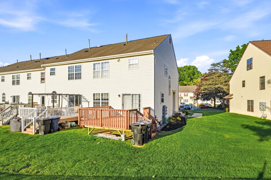 Building Photo - 327 Allens Ln