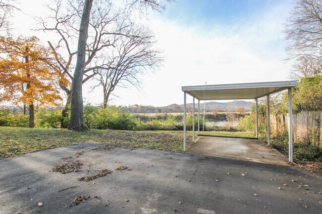 Building Photo - Lovely rental in Nashville with great views of the Cumberland River!  Coming Soon!