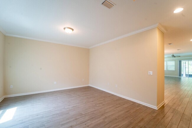 Building Photo - 543 Aventurine Ave