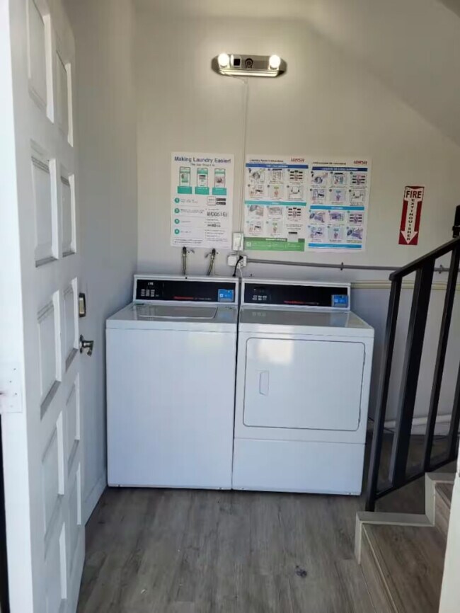 Building Photo - 470 U.S. 41-SI ID1056513P