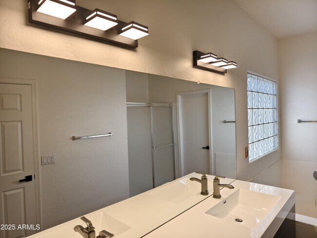 Building Photo - 15061 N 90th Dr