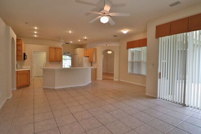 Building Photo - Indoor Outdoor Living!