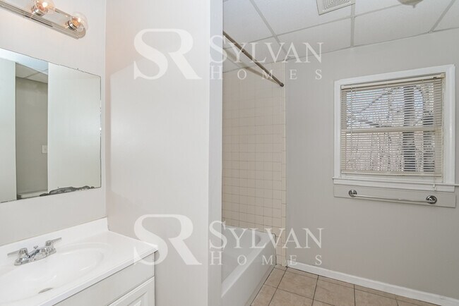 Building Photo - Discover Comfort and Convenience
