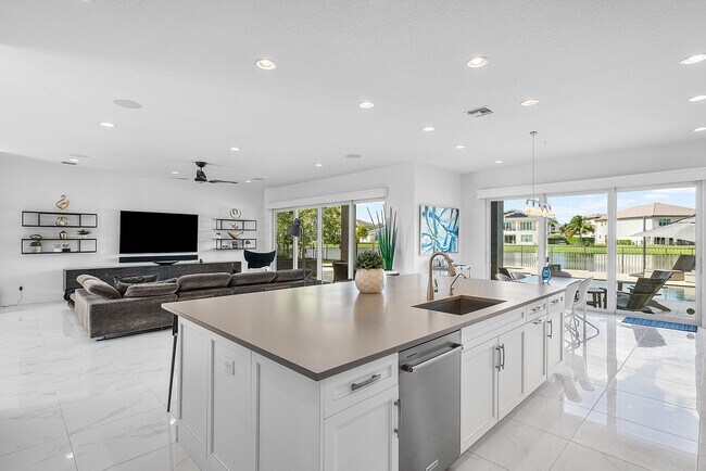 Building Photo - 19863 Meadowside Ln