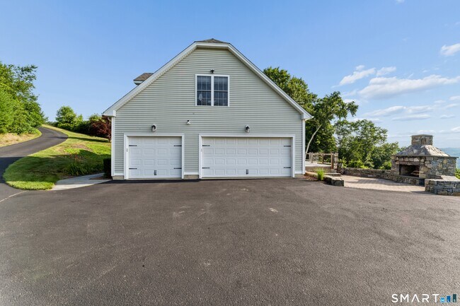 Building Photo - 181 Marthas Way