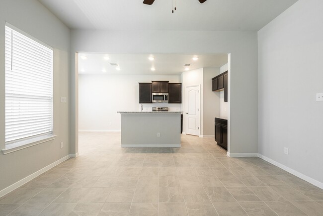 Building Photo - Pre-Leasing Now for Mid-July – Westfield C...