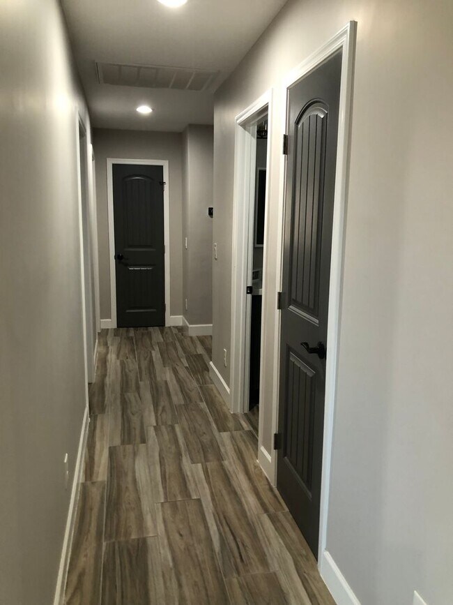 Building Photo - A GREAT REMODELED LIKE NEW HOME ON THE GOLF COURSE IN LEISURE WORLD 45+ Active Adult Resort Commu...