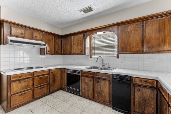 Building Photo - 4010 Paraguay Cir