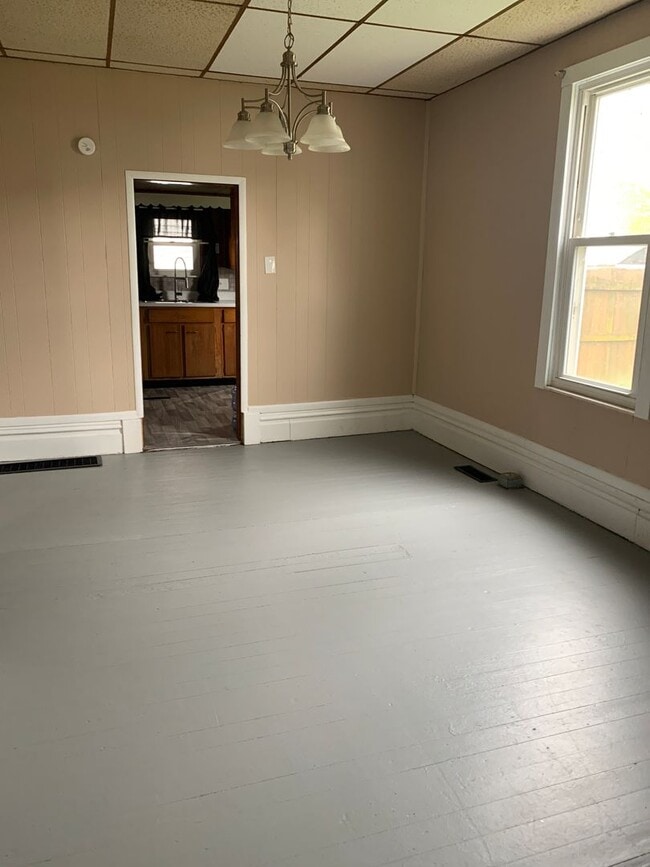 Building Photo - 2 bedroom house one block from City Park