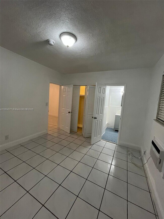 Building Photo - 7155 Rue Notre Dame
