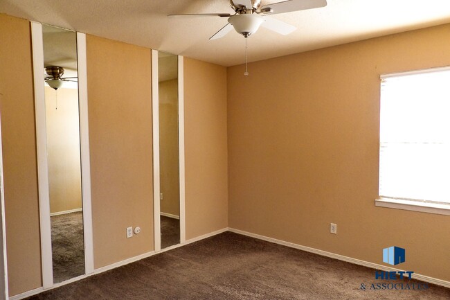 Building Photo - Gorgeous Upper Valley rental home