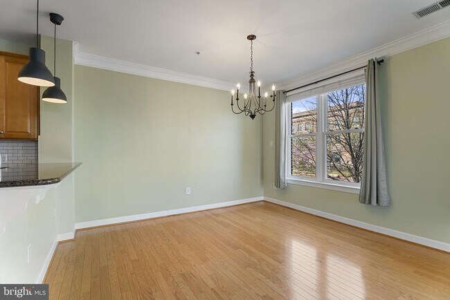 Building Photo - 35 E All Saints St