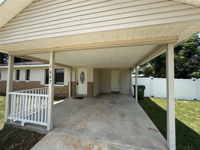 Building Photo - 1607 Stafford Rd