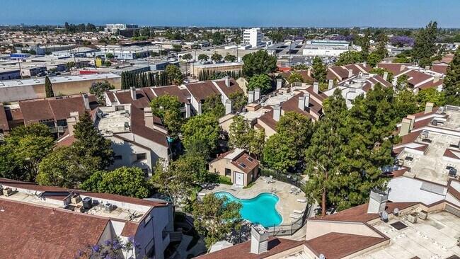 Building Photo - Remodeled, ground level, 1 bedroom, 1 bath condo in Lakeside Garden Grove Community