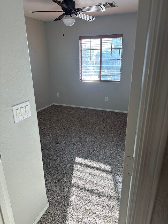 Building Photo - 1736 E Joseph Way