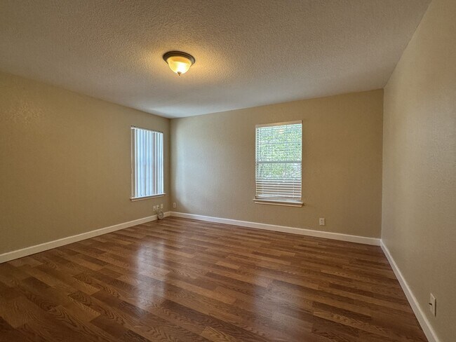 Building Photo - 861 Barrel Point