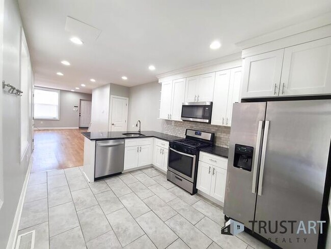 Building Photo - 3 bedroom/2 bath House in Brewerytown, Phi...