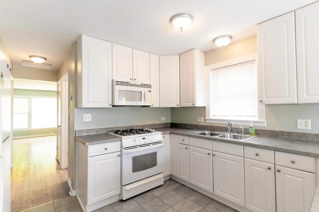 Building Photo - 5218 S Normandy Ave