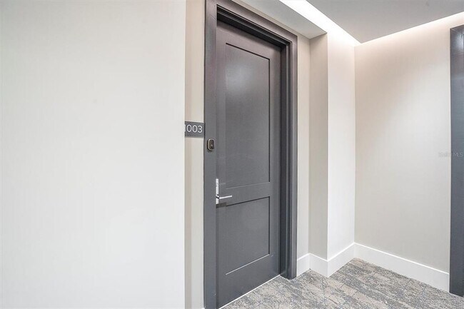 Building Photo - 301 1st St S