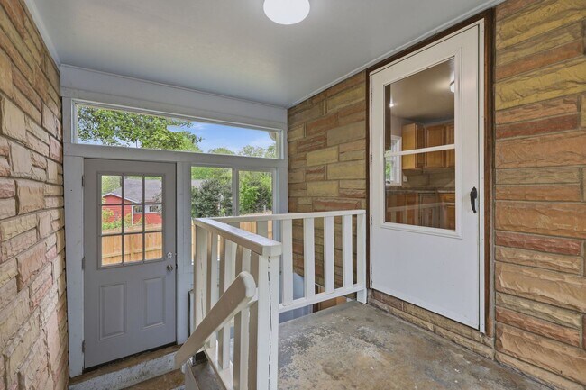 Building Photo - Charming home in Swannanoa, NC