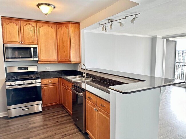 Building Photo - 620 Peachtree St NE