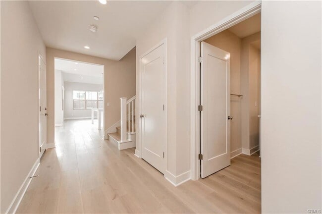 Building Photo - 128 Rimstone