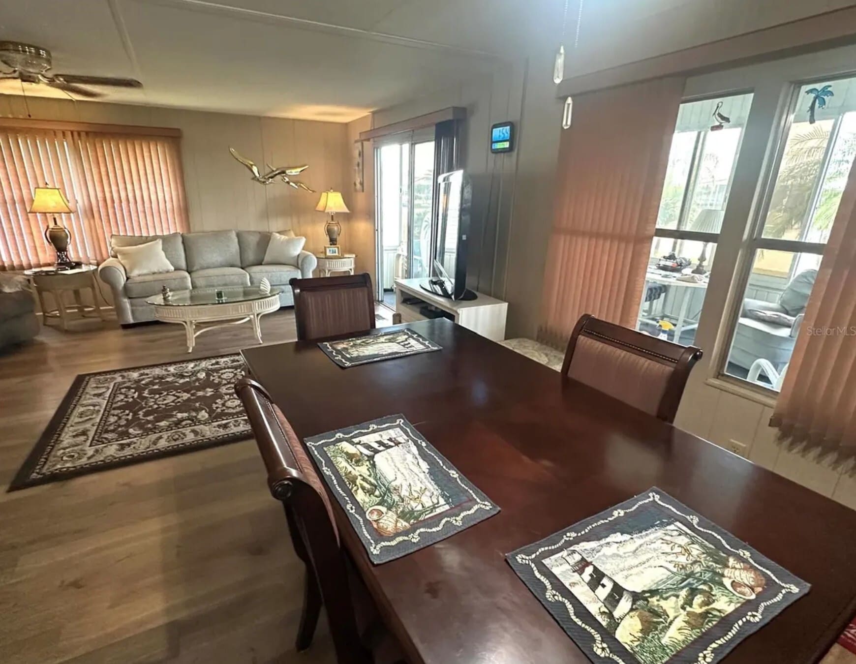 Dining area - 3618 Stockton Rd