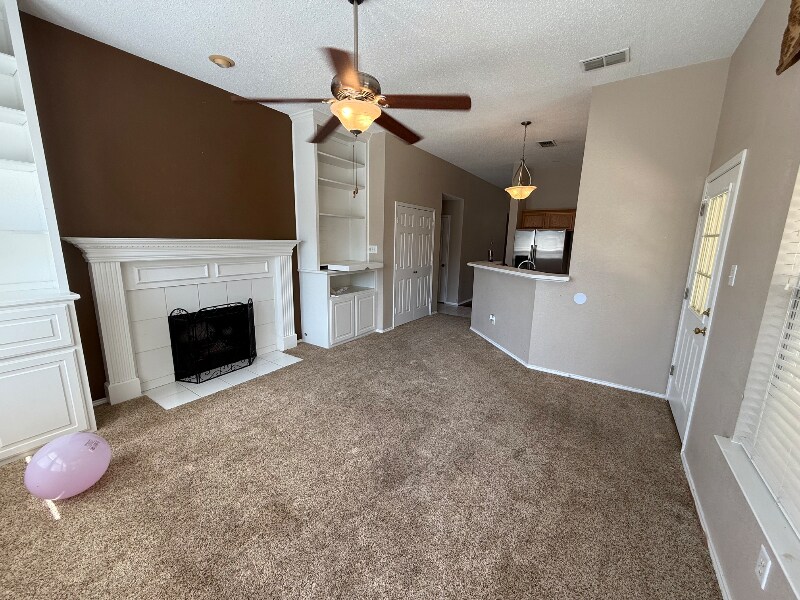 Building Photo - 1022 Dickens Ln