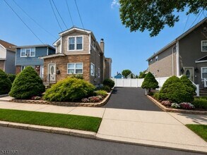 Building Photo - 408 Forest St