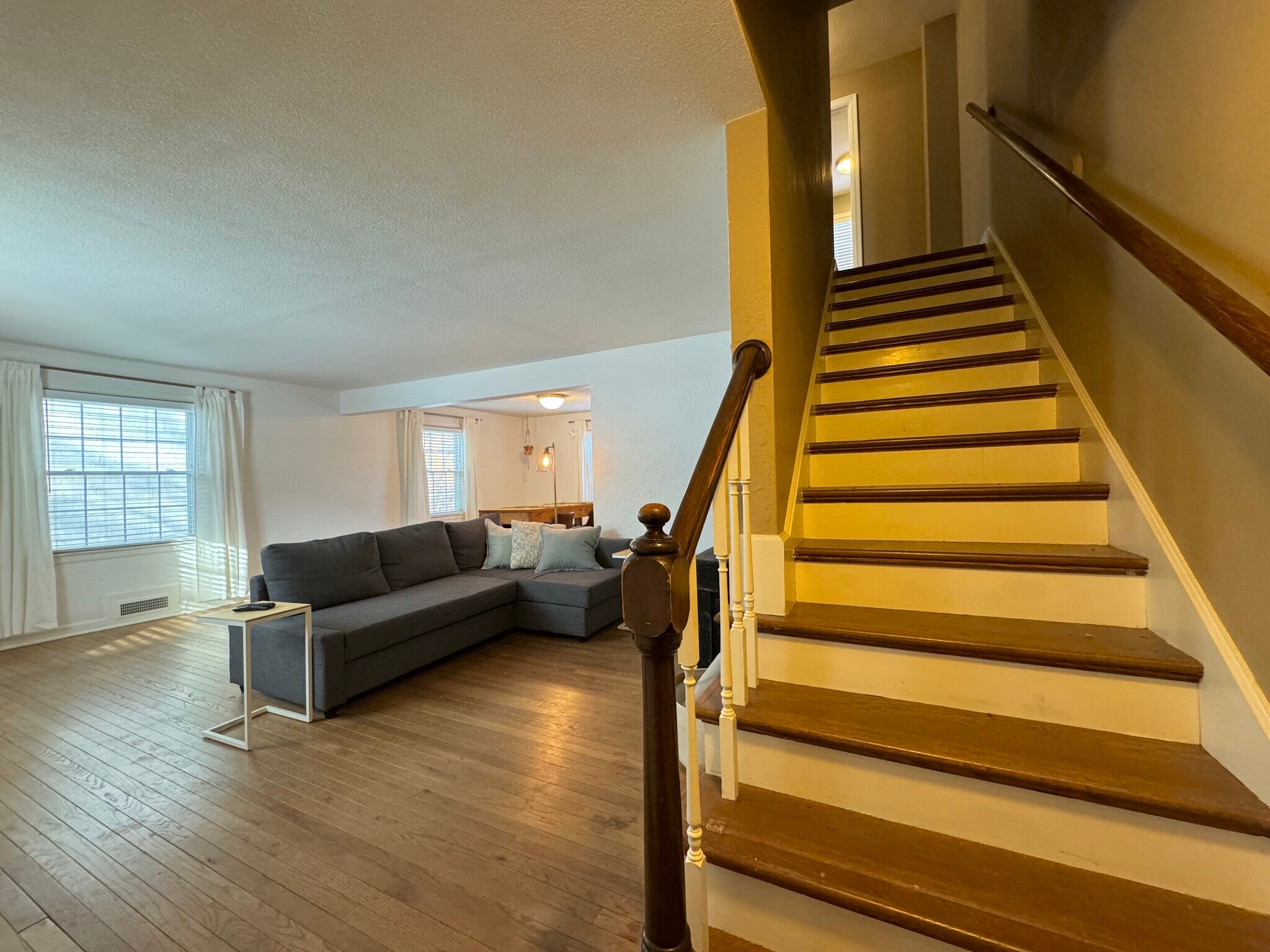 Building Photo - 620 E 63rd Ter