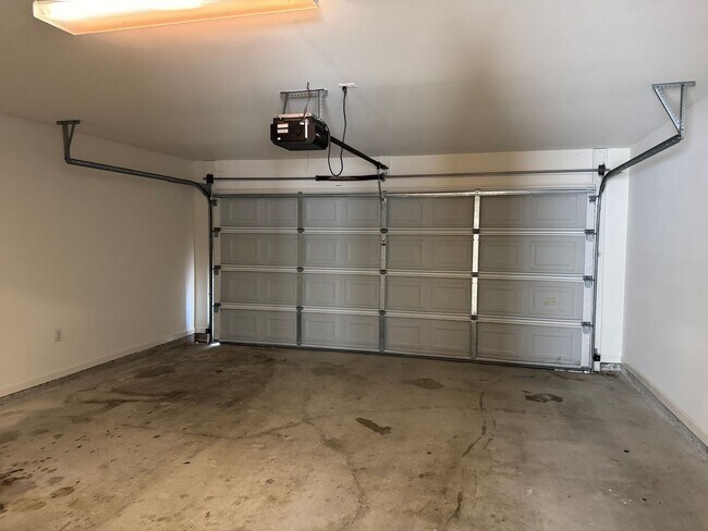 Building Photo - Beautiful 4 Bedroom Home for Lease in Denham Springs