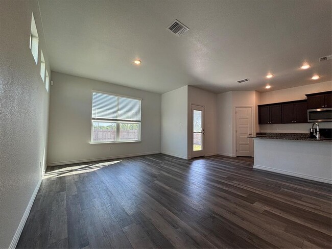 Building Photo - 613 Old Glory Rd