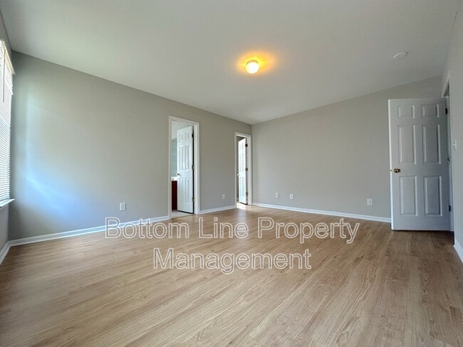 Building Photo - 424 Winding Canyon Dr