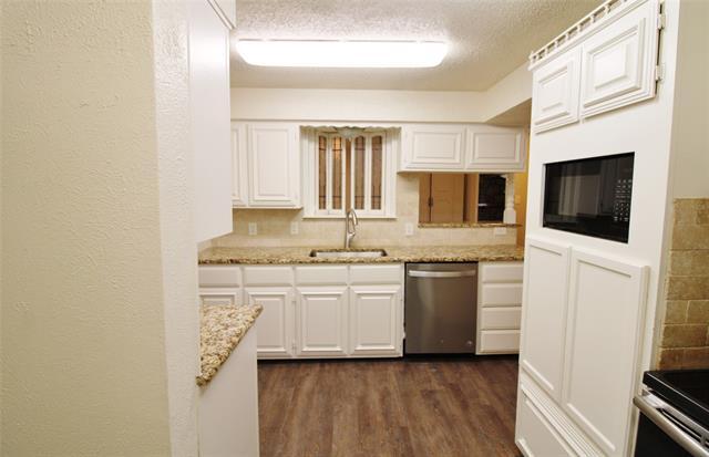 Building Photo - 900 Valley Ridge Dr