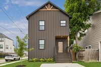Building Photo - 801 E 32nd 1/2 St