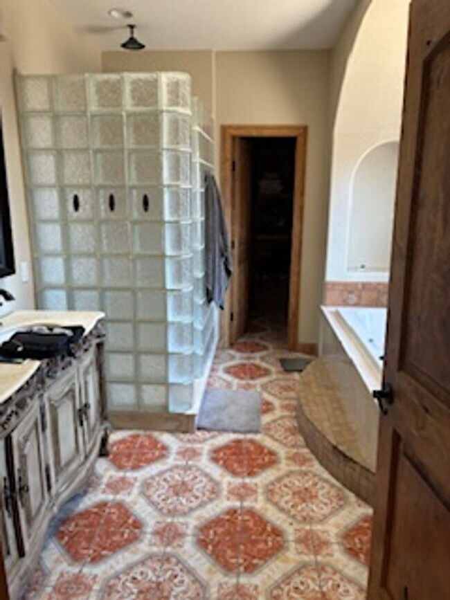 Building Photo - 3804 Ben Hogan Dr