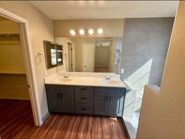 Building Photo - 3 Bedroom in Beautiful Ahwatukee Foothills Club West!  Available 7/1