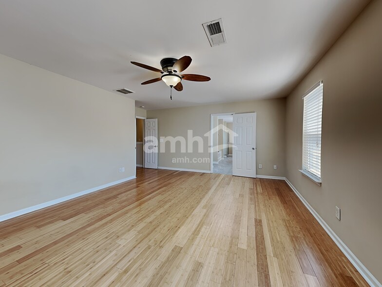 Building Photo - 6352 Hedgewood Ln