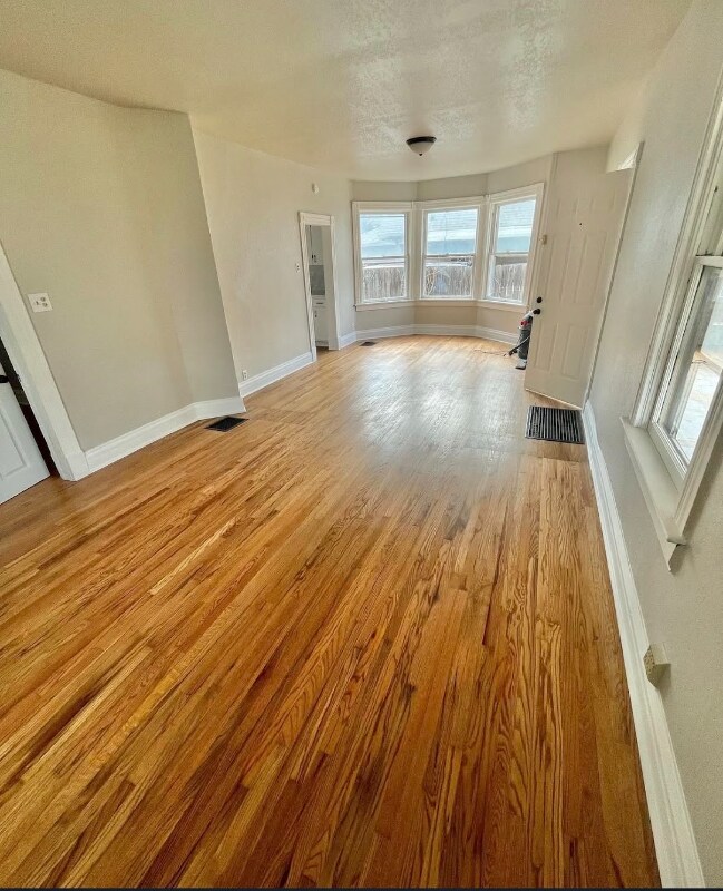 Building Photo - 521 Veta Ave