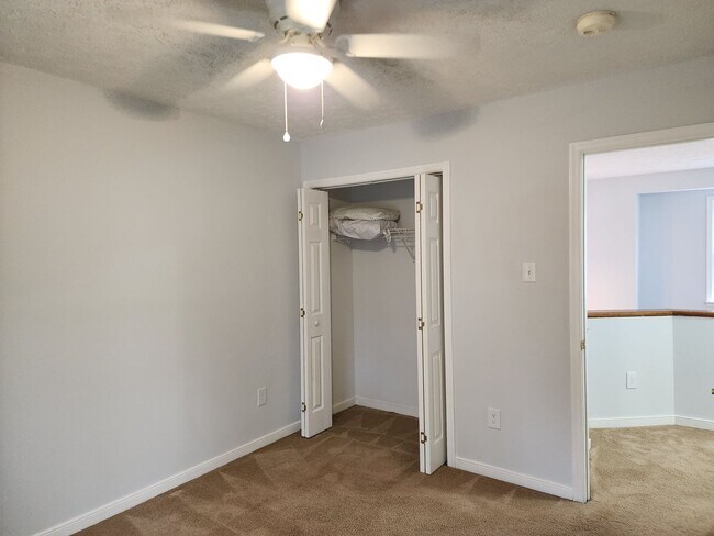 Building Photo - Spacious 3 Bedroom 2.5 Bath Home with Fenced Rear Yard!