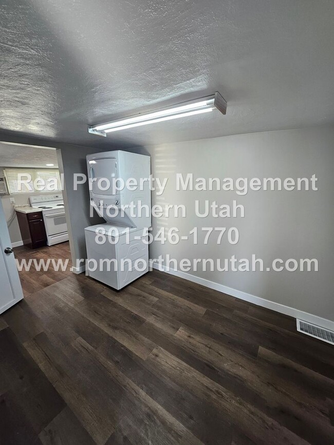 Building Photo - Short Term Rental Available in Clearfield!